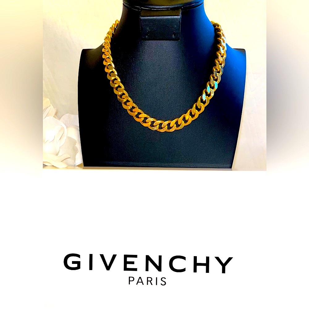 🎉SOLD🎉VTG Givenchy Statement Curb Link Necklace